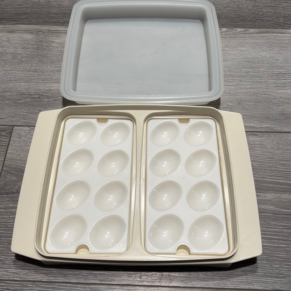 Vintage Tupperware Deviled Egg Carrier 16 Slot Tray with Lid Cream White 723-4